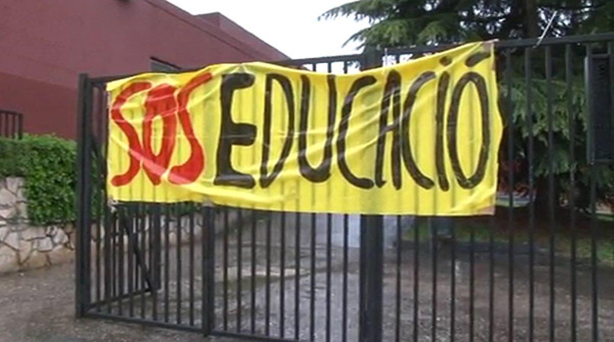 IES Antoni Cumella de Granollers, on pares, alumnes i professors s’han tancat contra les retallades. 
