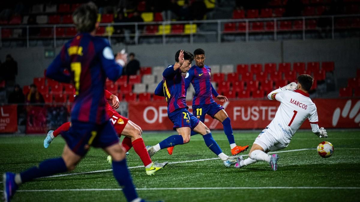 Joaquín Delgado da la victoria al Barça Atlètic anotando un doblete