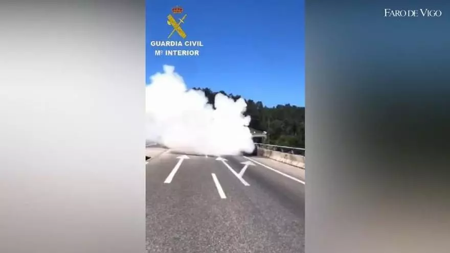 Se incendia un coche en la A-P 9 a la altura de Mos