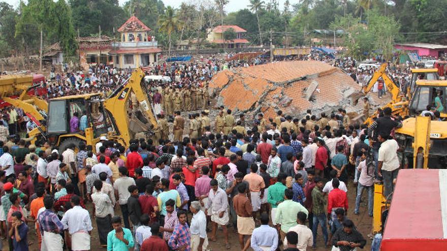 105 fallecidos y 350 heridos en  el incendio de un templo en la India