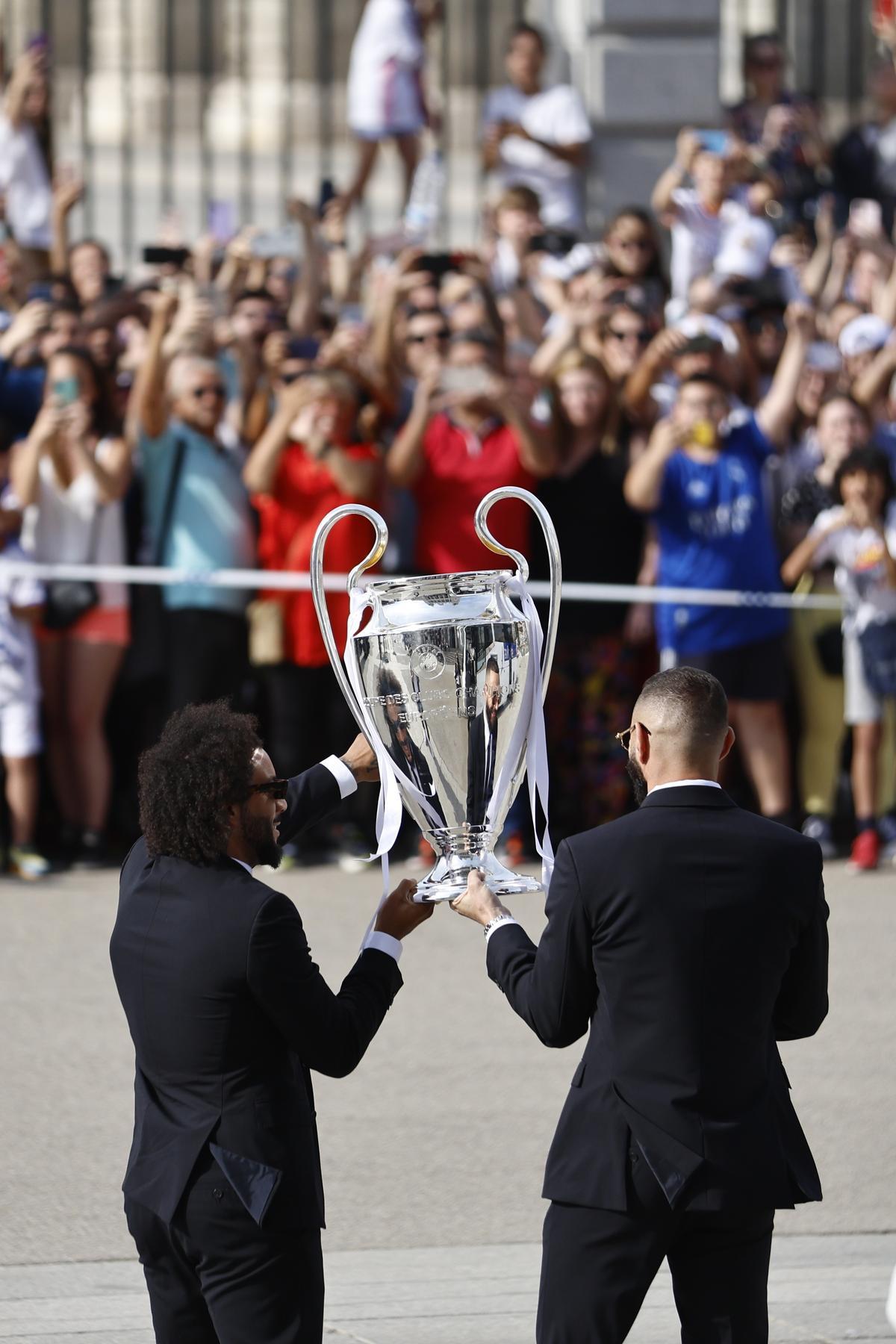El Real Madrid celebra su 14ª Copa de Europa con la afición blanca