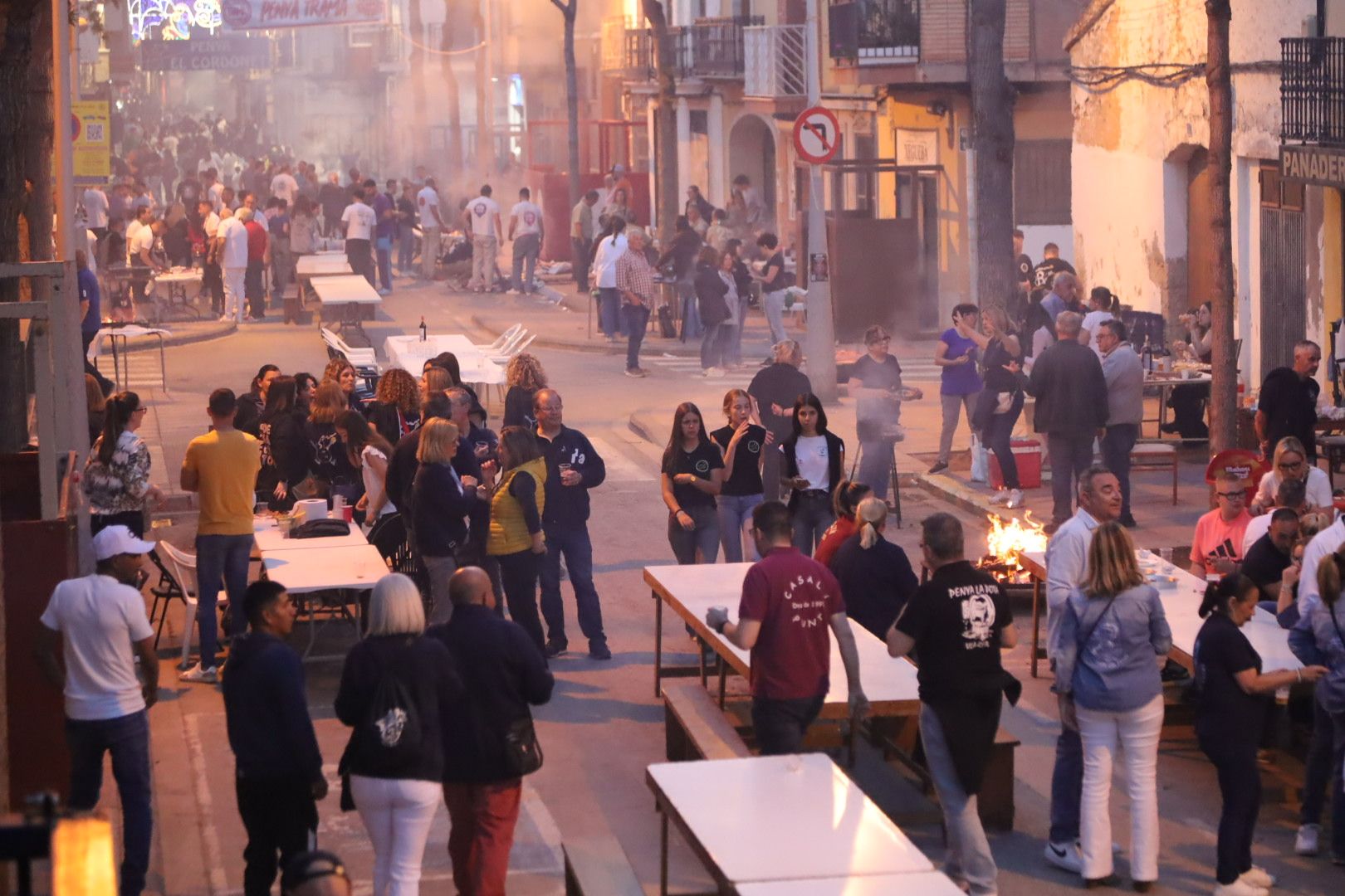 FOTOGALERÍA I Las imágenes de la Nit de la Xulla y del encuentro de elaboración de allioli de las fiestas de Vila-real