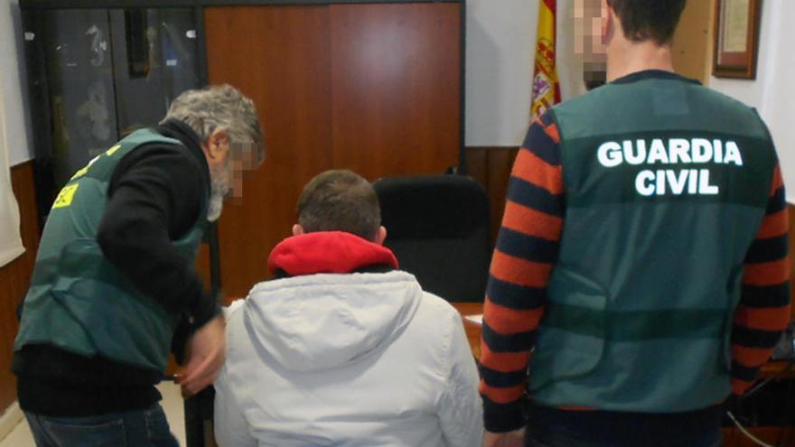 Arrestado un joven de Águilas por comentarios xenófobos en las redes sociales