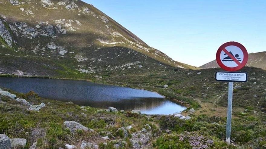 La ruta circular al Lago Ubales, una experiencia única al proporcionar vistas incomparables de los Parques Naturales de Redes y Ponga