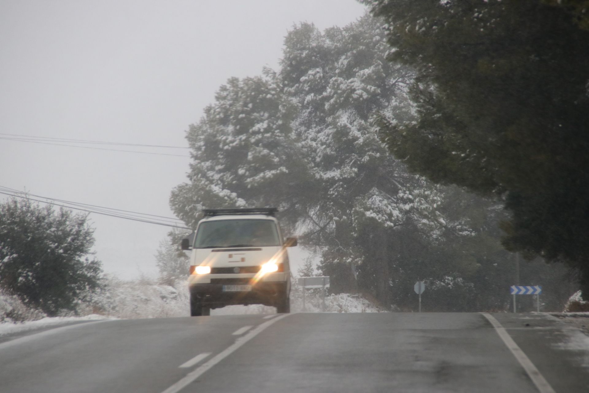 El temporal de nieve en la carretera que va desde Banyeres al Preventorio de Alcoy.