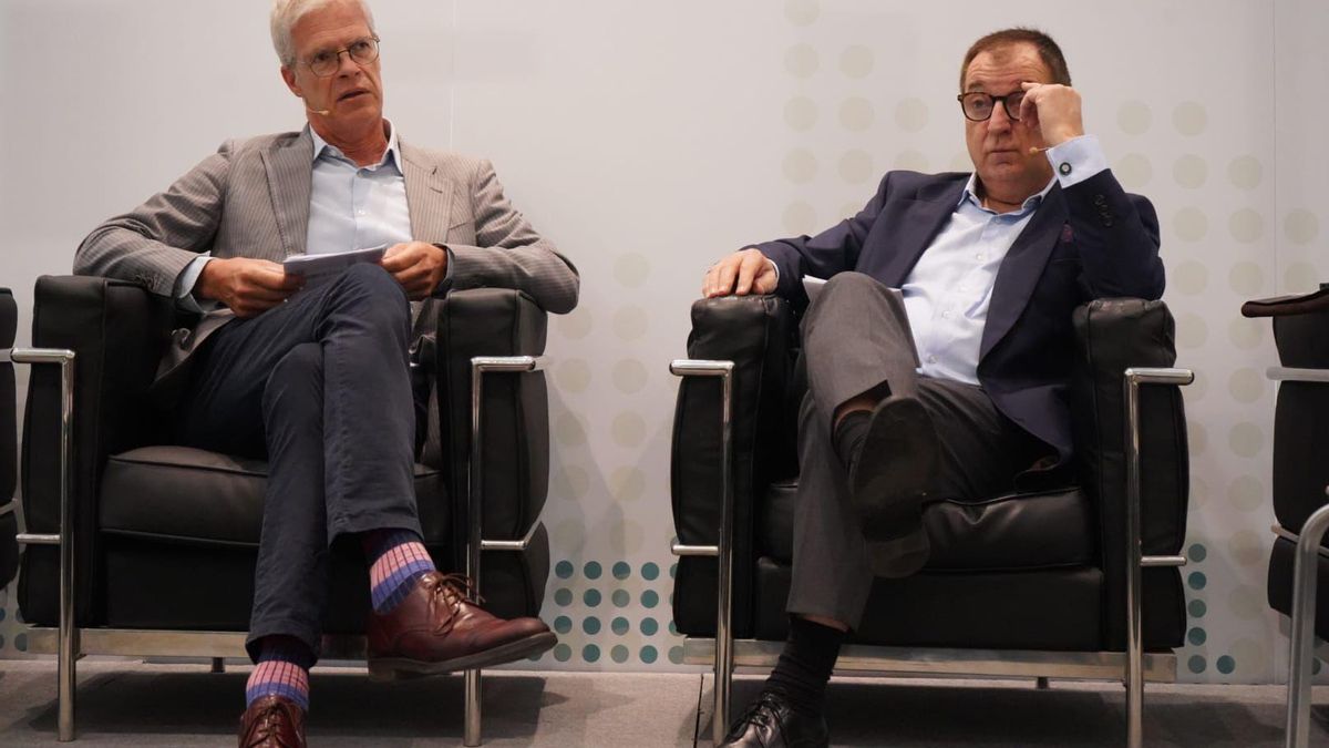 El director de Información Económica de Prensa Ibérica, Martí Saballs, y el presidente de Cirsa, Joaquim Agut