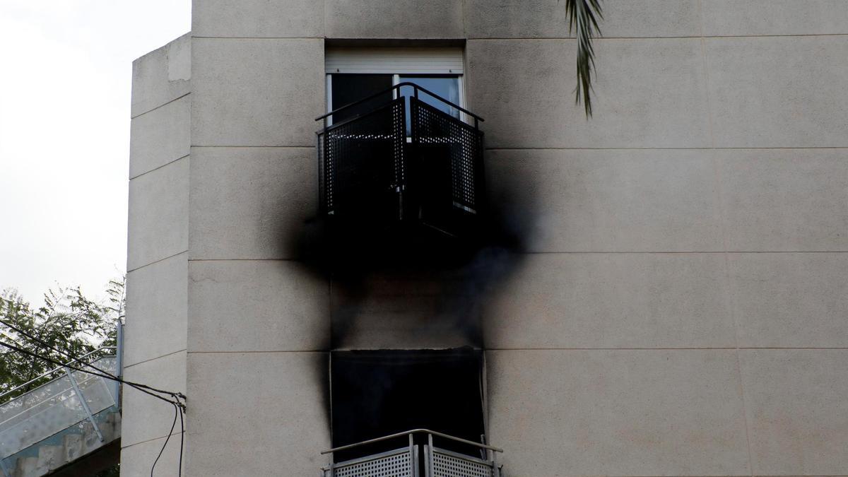 Apuntan a un cortocircuito en una botella de oxígeno como posible origen del incendio en la residencia de Moncada, que ha dejado 6 muertos.