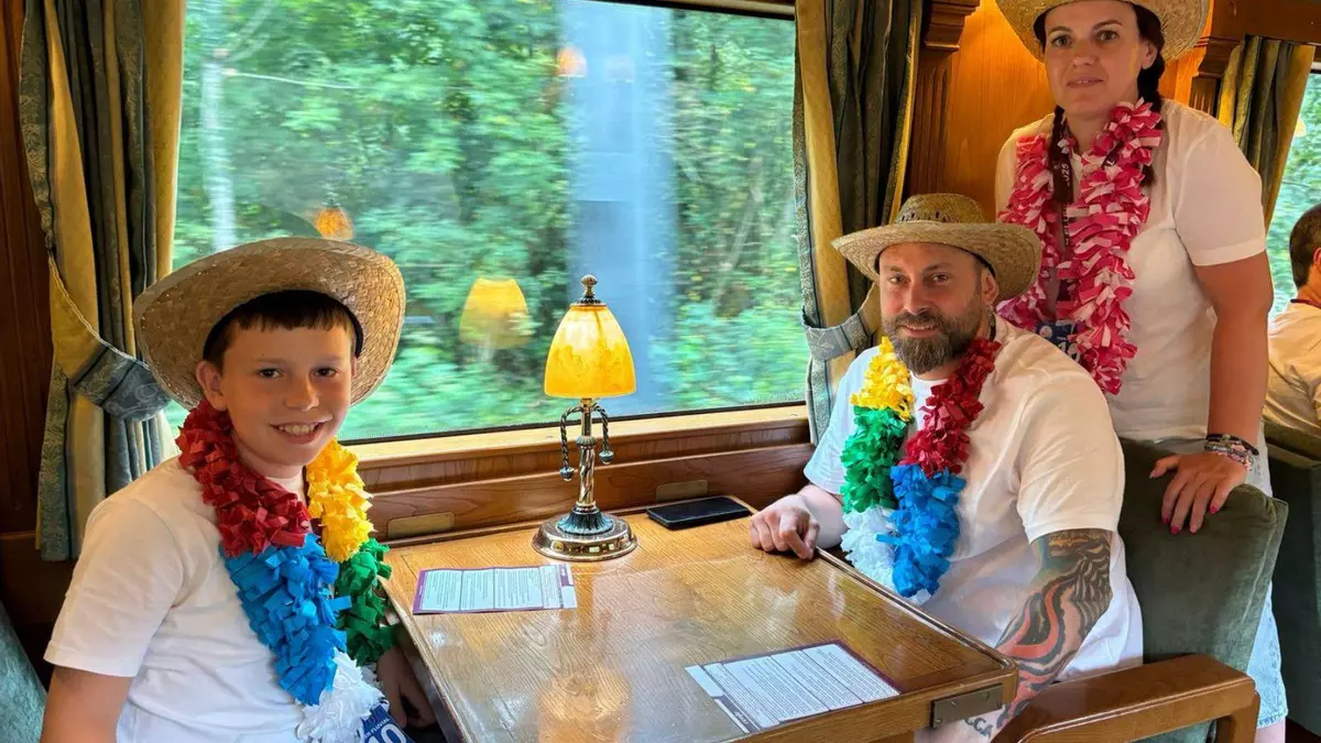Así se vive el Descenso del Sella desde el tren de Les Piragües