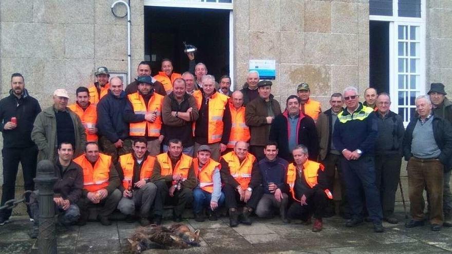 Campeonato de zorro del Tecor Bertaña y comida de Os revoltosos de Prado