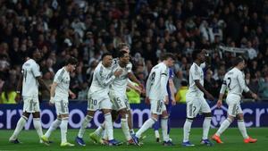 Los jugadores del Real Madrid celebran un gol en el Santiago Bernabéu