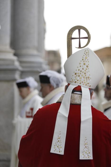 L''orde del Sant Sepulcre investeix a la Catedral els seus nous cavallers i dames