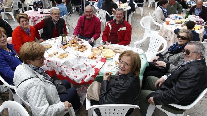 Asistentes al Campo San Francisco, el año pasado, durante el Martes de Campo.