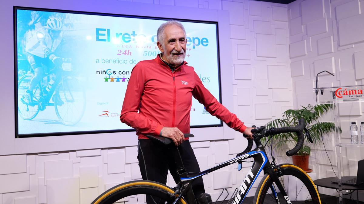 Un zaragozano de 81 años intentará batir el récord mundial de ciclismo en 24 horas