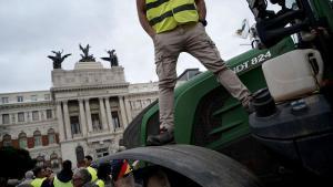 Concentración de agricultores con tractores ante la sede del Ministerio de Agricultura, en Madrid, en febrero de 2024.