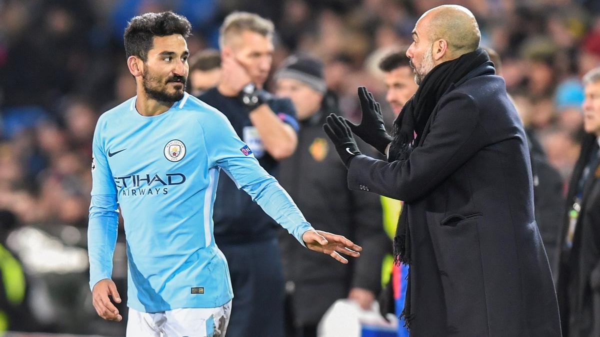 Gündogan y Guardiola, en un partido del City de Champions.