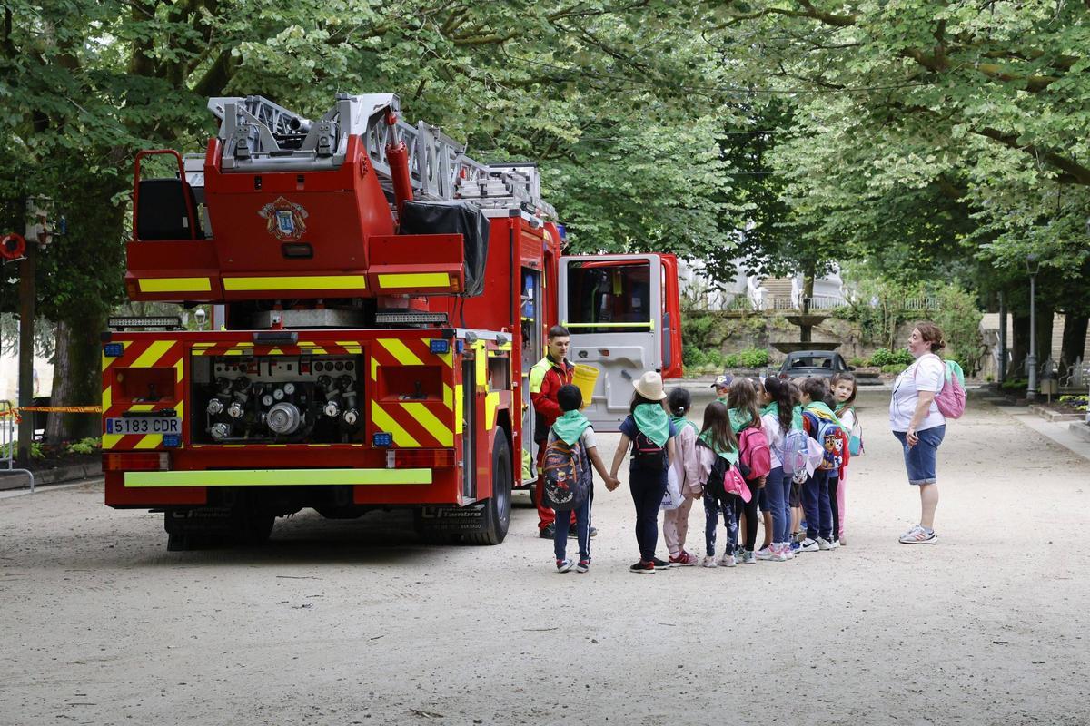 Los camiones de los Bomberos de Santiago siempre despiertan gran interés