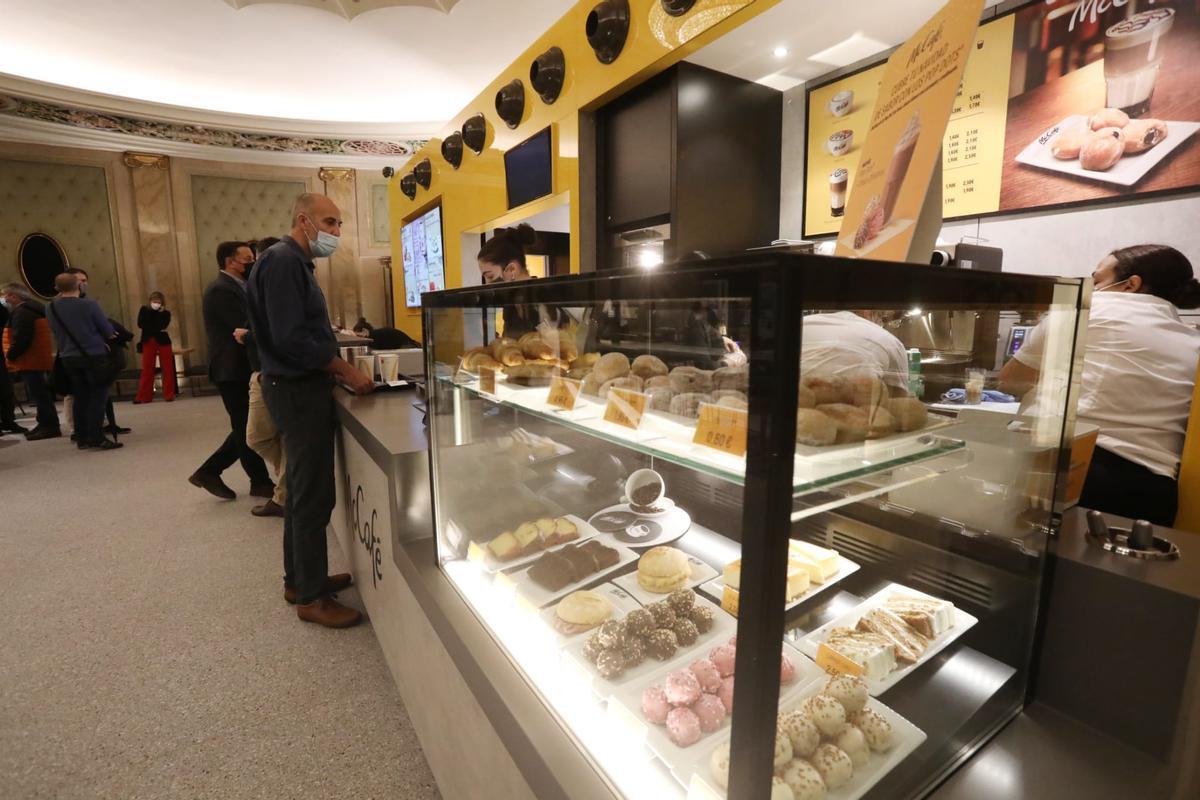 El establecimiento cuenta con McCafé y la última tecnología