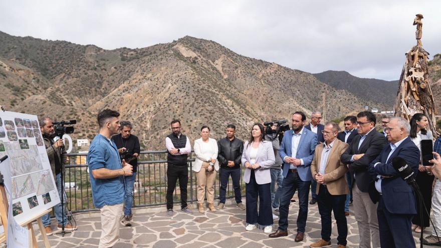 Autoridades regionales, insulares y locales conocen los detalles de las obras del barranco de Vallehermoso.