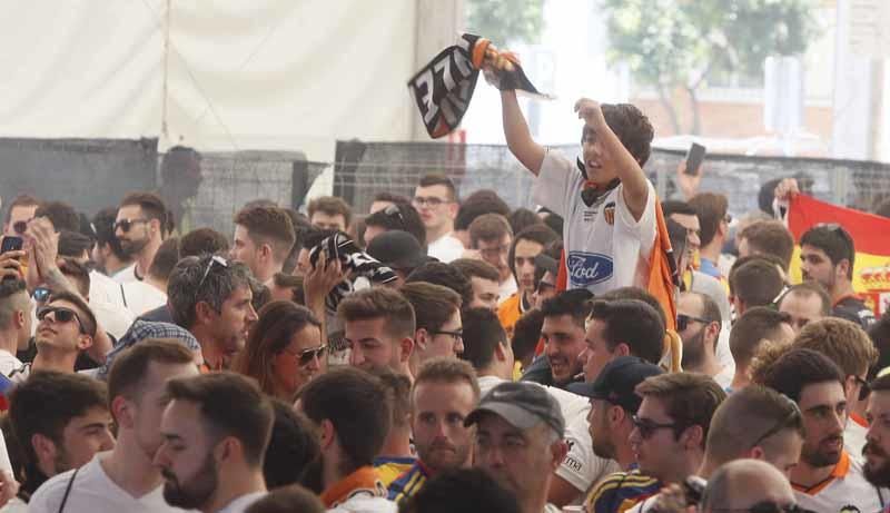 Fan zone del Valencia CF en Sevilla