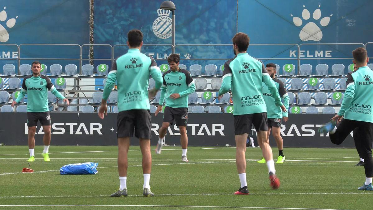 El Espanyol sigue entrenando para mantener el liderato ante el Almería