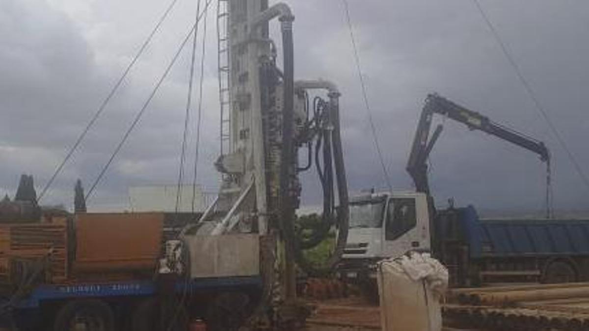 Construcción del pozo de abastecimiento.