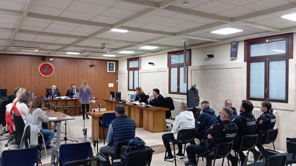 ROBOS JOYAS MALLORCA | La Fiscalía pide 23 años de cárcel a cuatro miembros de una banda de ladrones de joyas en chalés de Mallorca ROBOS JOYAS MALLORCA | La Fiscalía pide 23 años de cárcel a cuatro miembros de una banda de ladrones de joyas en chalés de Mallorca