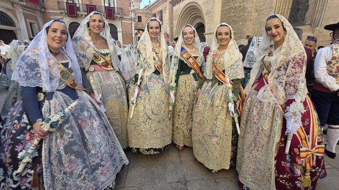 Comisiones de falla en la Procesión de la Virgen (1/5)