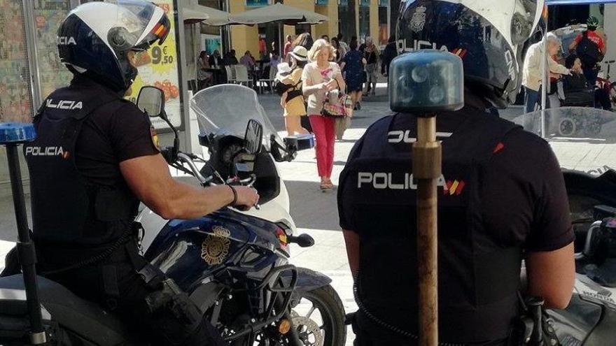 Policías nacionales.