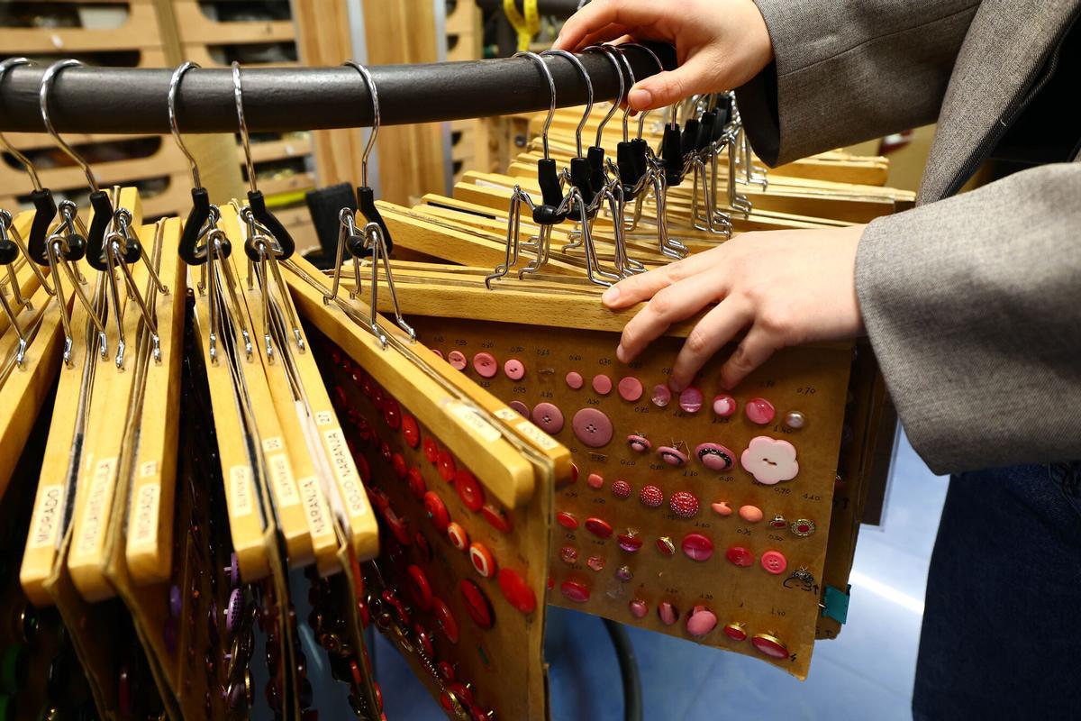 Mercería Ibarra, la nueva vida de un negocio tradicional en el centro de Zaragoza que pasa de madre a hija