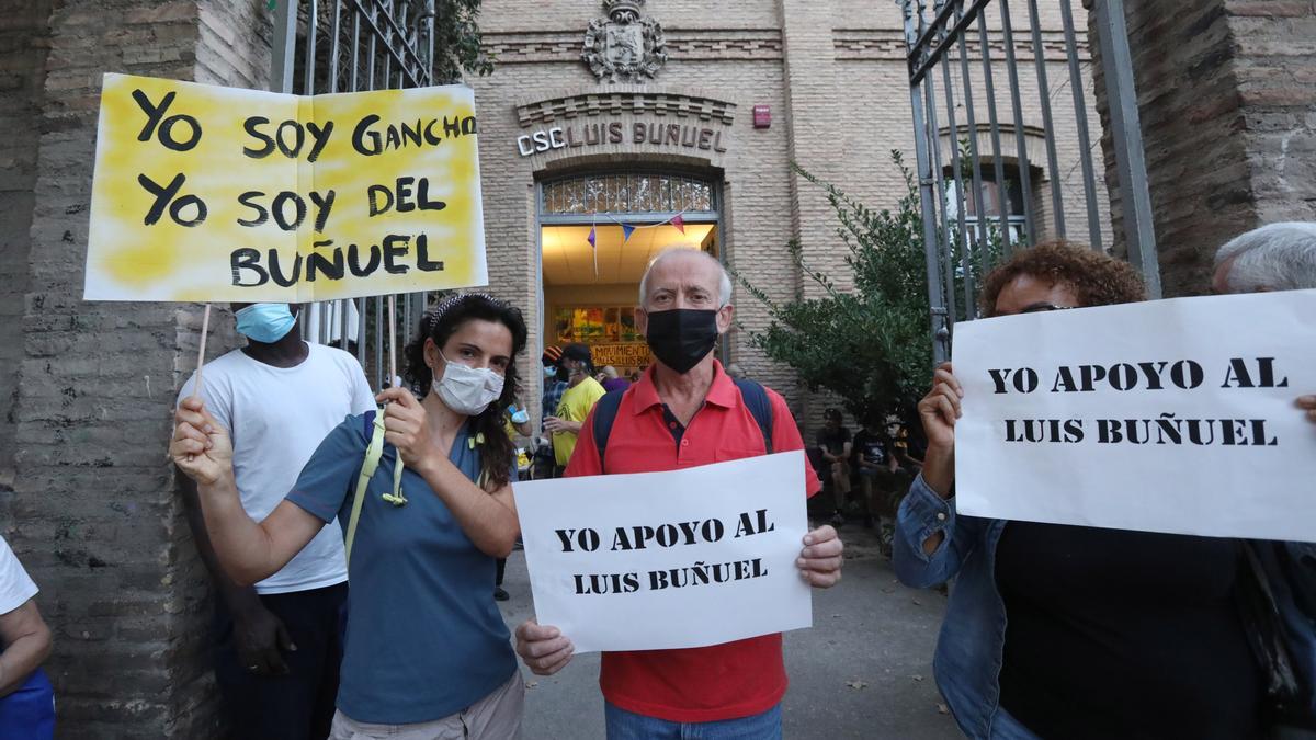 Protesta, el pasado septiembre, para pedir que no se expulse a los actuales gestores del centro social comunitario Luis Buñuel.