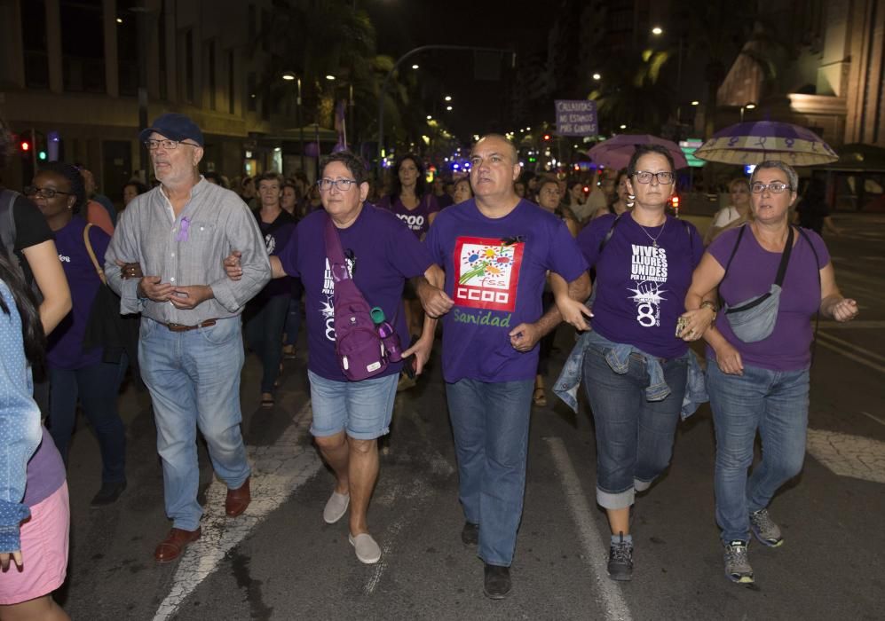 “No es no, lo demás es violación” y “La tumba del machismo, Alicante será”, son algunas de las consignas que se escuchado por las calles de la ciudad