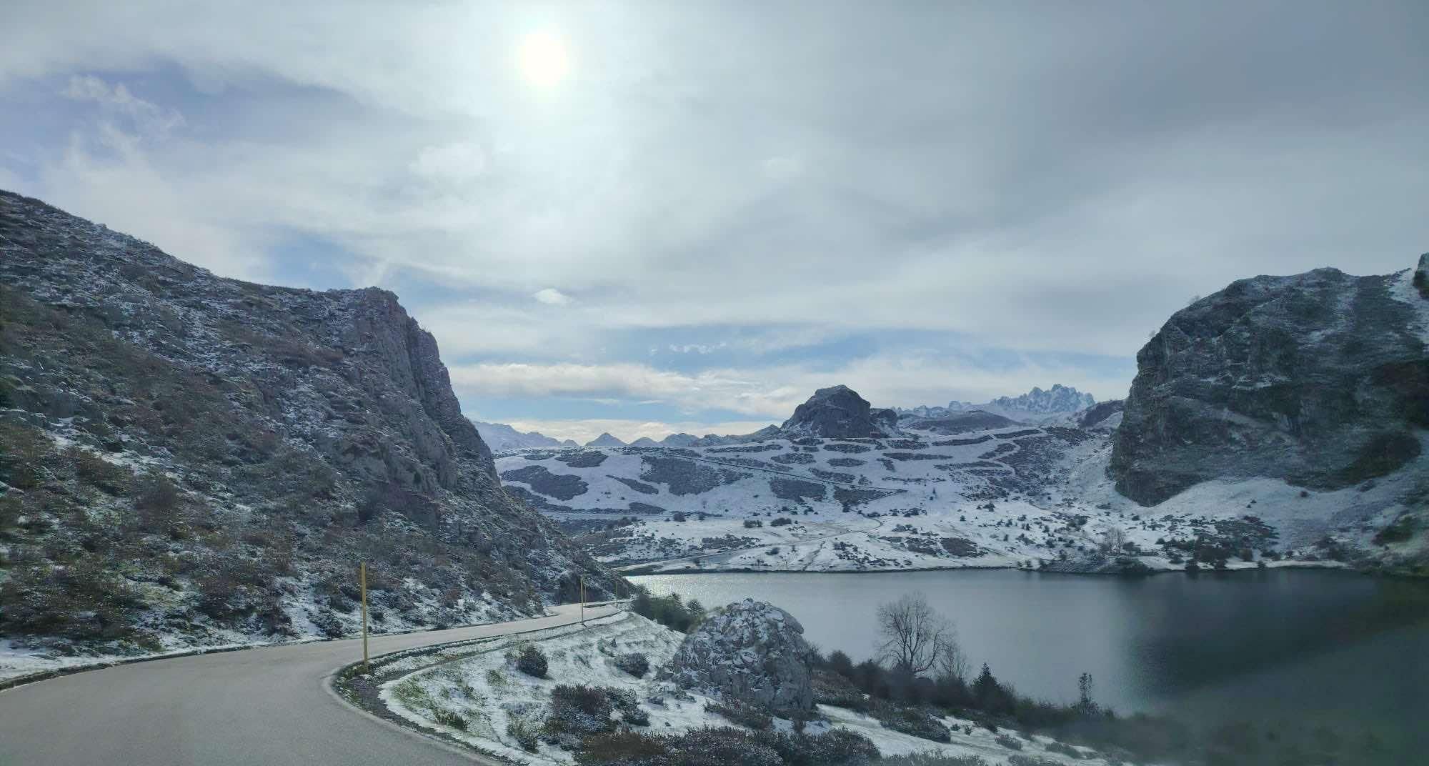 Vuelve la nieve al oriente de Asturias