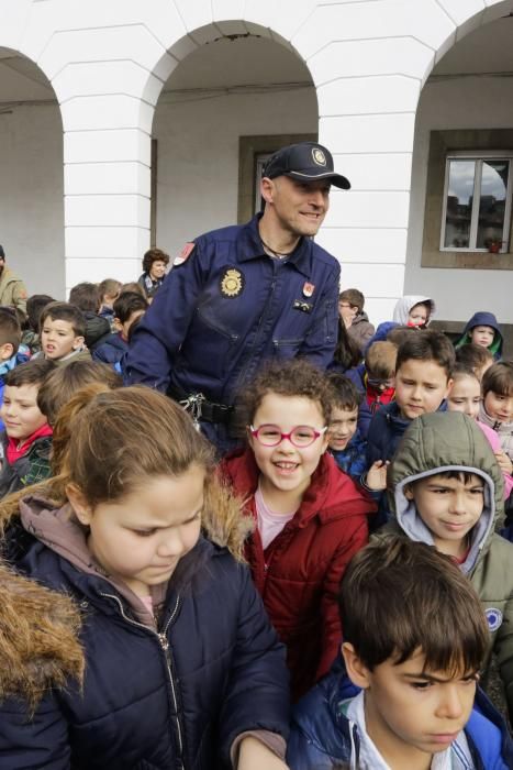 Exhibición policial para escolares.