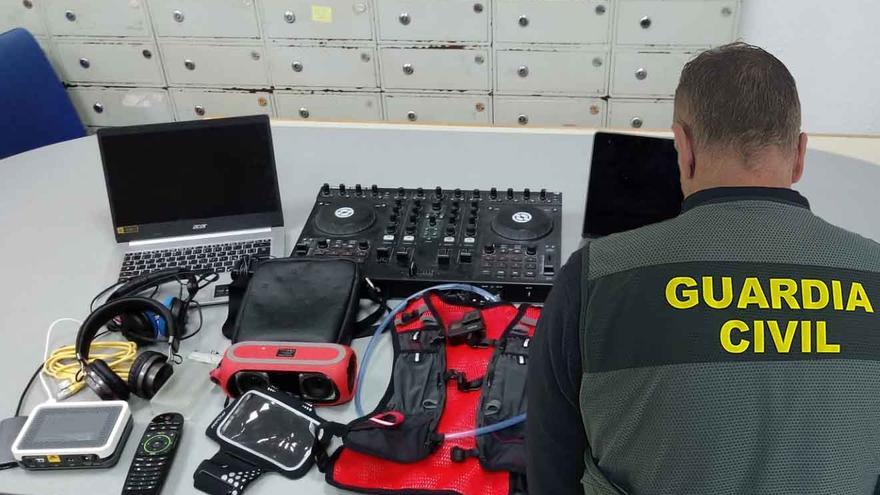Detenidos en Ibiza un padre y su hija por robar joyas y material electrónico por valor de 50.000 euros en una casa