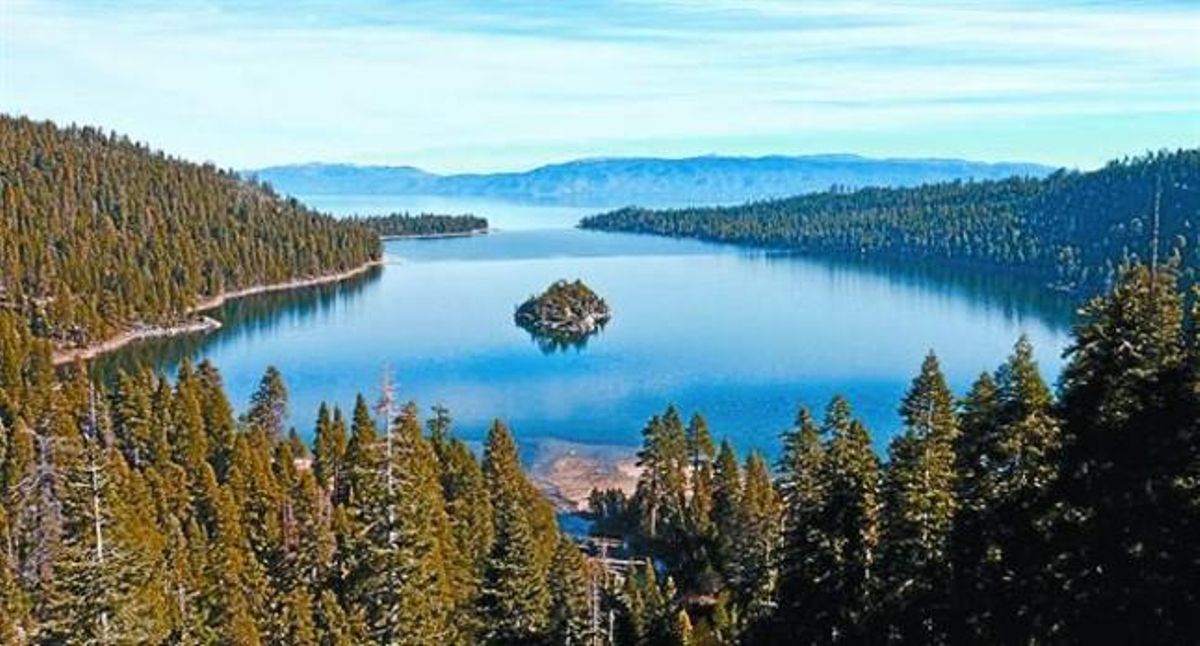 Tres graus en 25 anys8 El llac Tahoe, entre els estats de Califòrnia i Nevada, als EUA, un dels que més s’han escalfat. Tres graus en 25 anys8 El llac Tahoe, entre els estats de Califòrnia i Nevada, als EUA, un dels que més s’han escalfat.