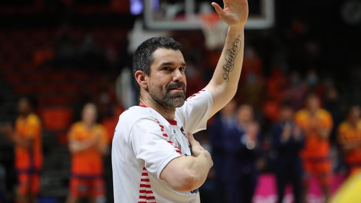 Rafa Martínez, emocionado en su última visita a La Fonteta