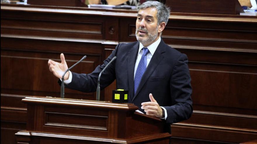 Fernando Clavijo durante una intervención en el Parlamento canario.