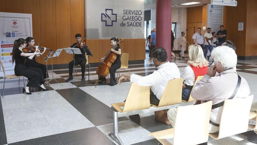Concierto de los alumnos de Música en Compostela en el hall del Hospital Clínico