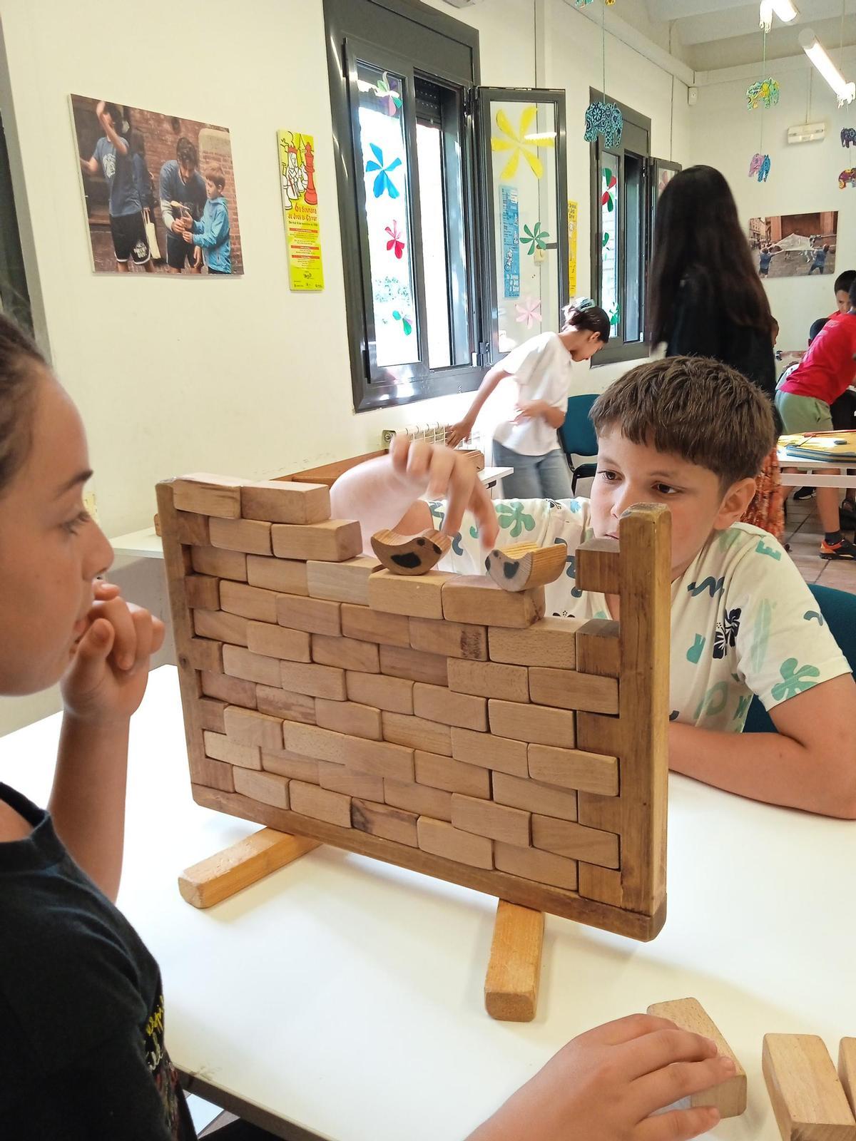 El joc també té un component educatiu