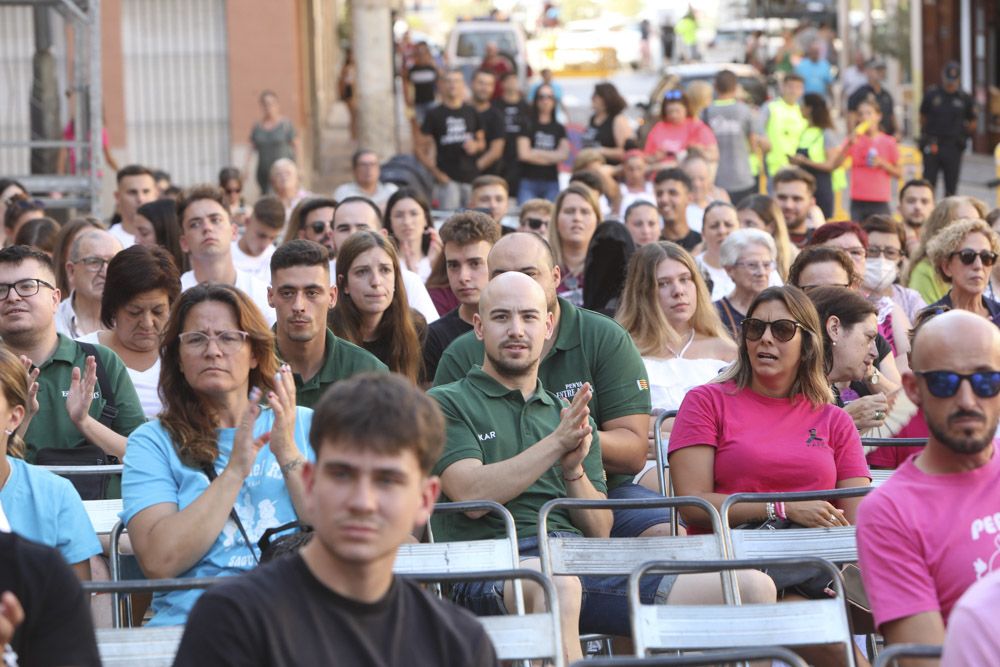 Fiestas de Sagunt. Pregón De Vicente Vayá y puesta del pañuelo de las peñas.