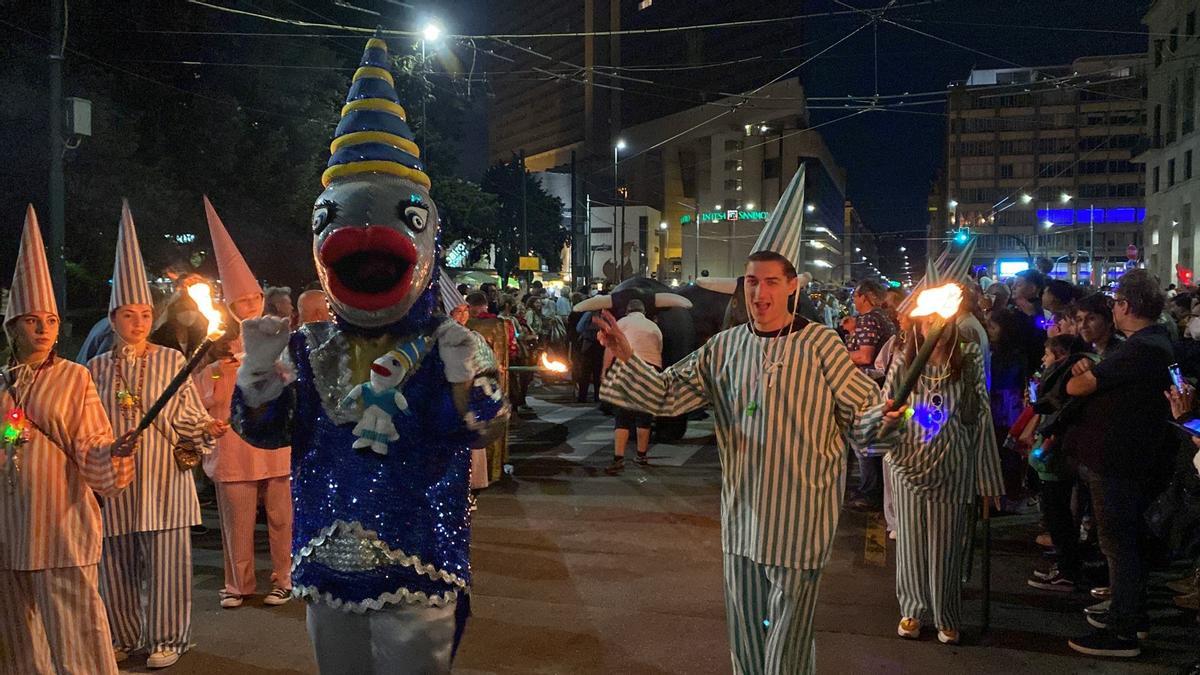 Mascota y hachoneros, este sábado en el desfile que se celebró en Génova porque capital de la Liguria y Murcia se han hermanado.