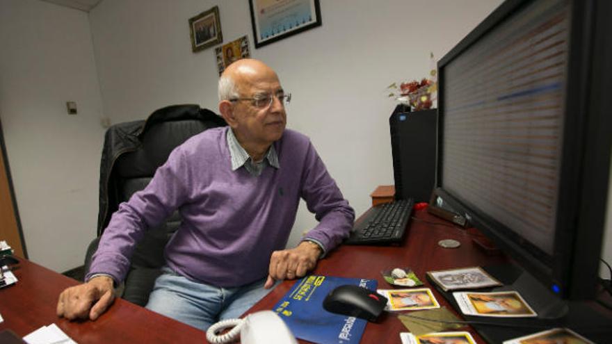 Ram Bhavnani, el inversor de origen indio afincado en Tenerife, en su despacho.