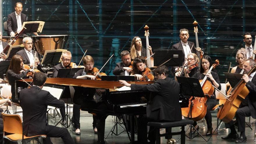 Javier Perianes y la OSRM homenajean a Manuel de Falla en El Batel con un concierto extraordinario