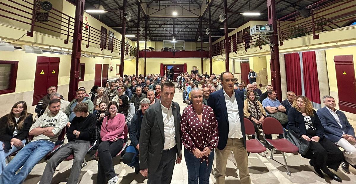Por la izquierda David Del Pozo, Eva María Pérez y Eliseo López, durante la presentación de la feria ante los ganaderos.