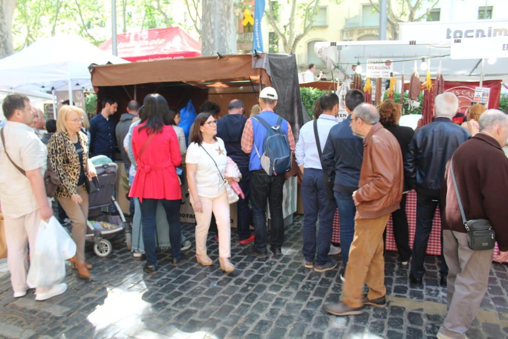 Figueres rep riuades de gent a les fires de carrer