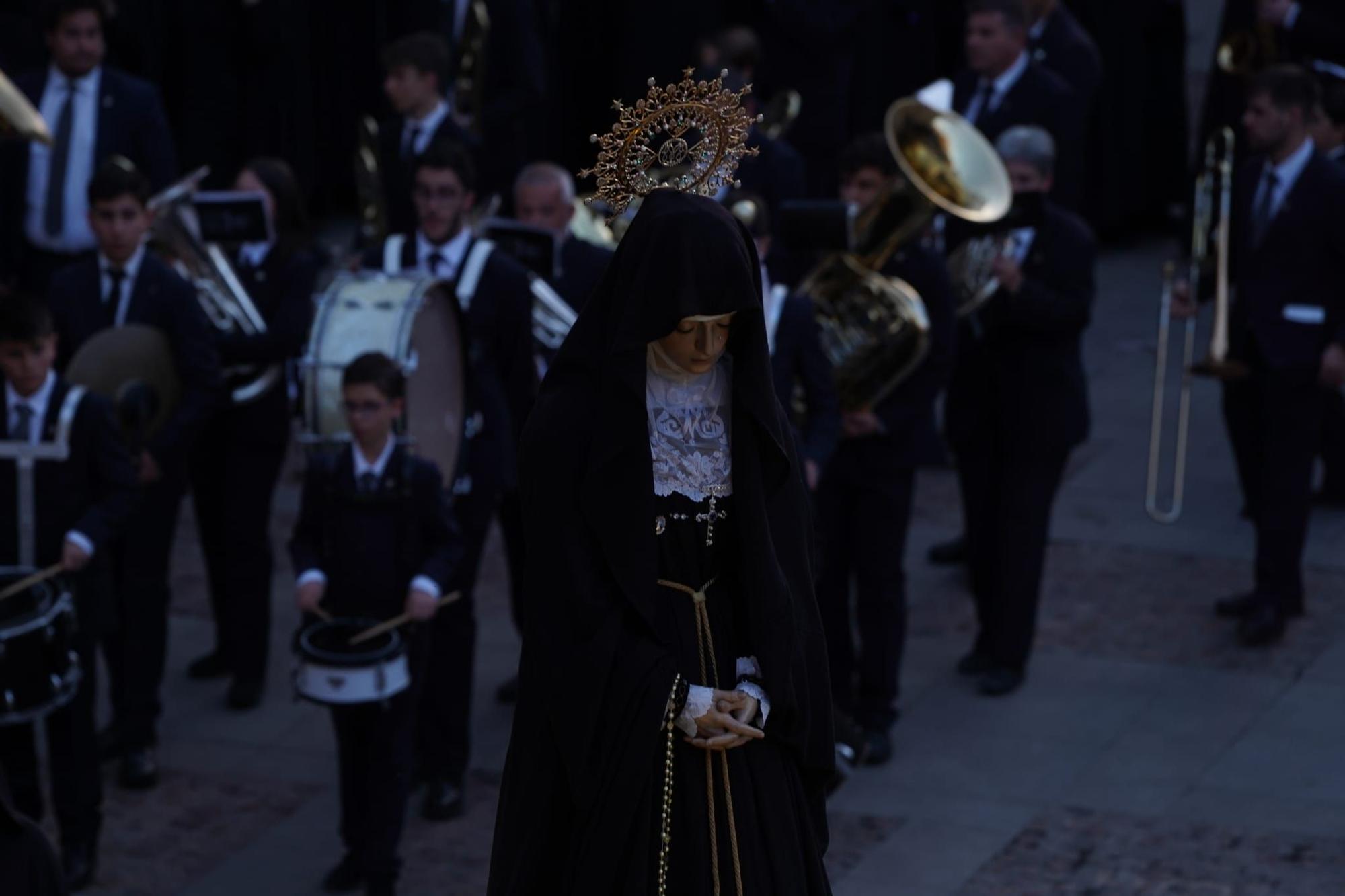 GALERÍA | La procesión de la Soledad, en imágenes
