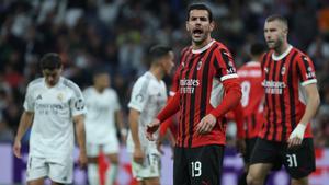 Theo Herrnndez, a la finalizacin del encuentro de Champions contra el Madrid