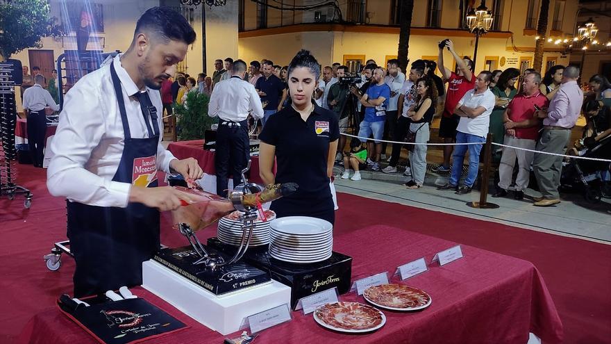 El sevillano Javier Torres nuevo ‘Cuchillo de Oro’ del concurso de cortadores de Monesterio