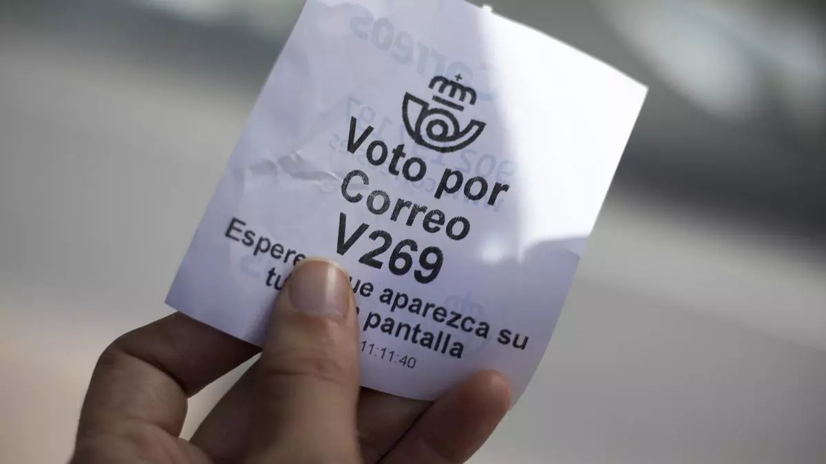 Más de 282.000 votos por correo están pendientes de recoger un día antes de que acabe el plazo