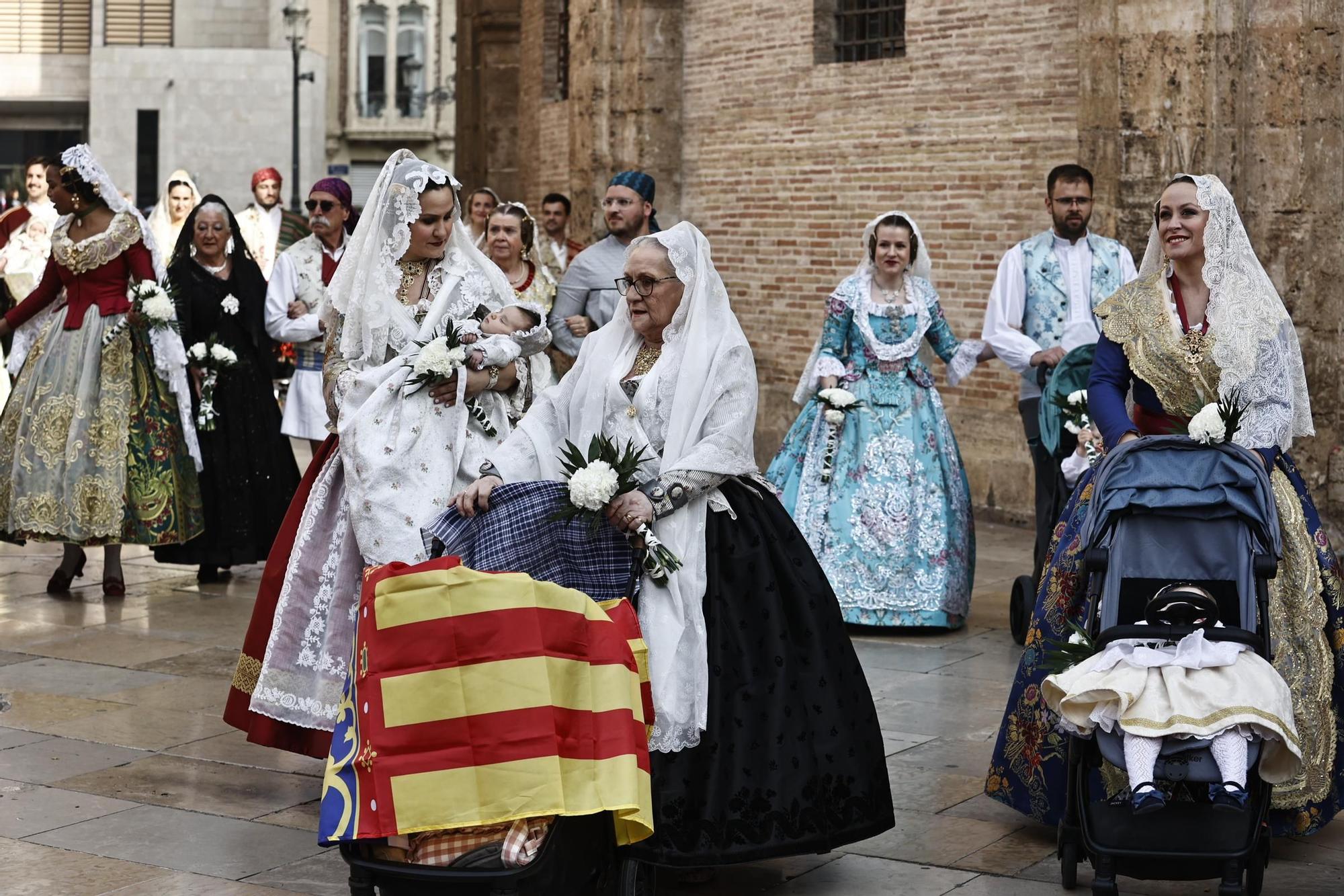 Ofrenda 18 de marzo. Calle de la Paz (16-17 horas)